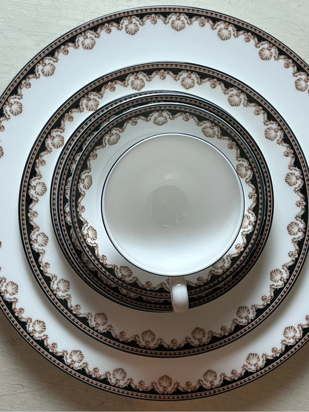 WEDGWOOD MEDICI R4588 Bone China 6 Piece Dinnerware Place Setting Plate Bowl Cup